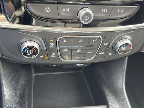 Certified 2021 Chevrolet Traverse LT image 31