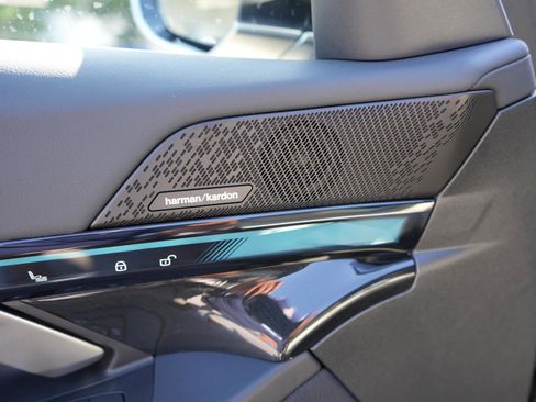 Used 2025 BMW i5 eDrive40i image 15