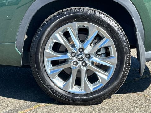 Used 2023 Toyota Highlander Limited image 32