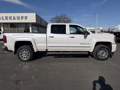 Used 2019 GMC Sierra 2500 Denali w/ Duramax Plus Package image 3