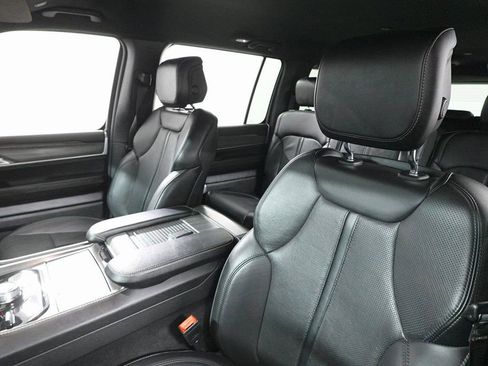 Used 2024 Jeep Wagoneer L Series II w/ Flexible Seating Group image 12