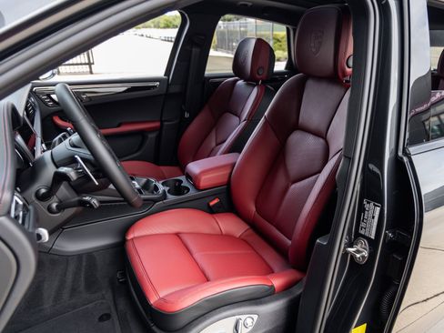 New 2026 Porsche Macan image 5