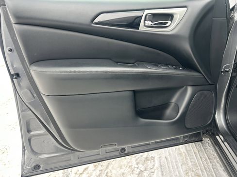 Used 2018 Nissan Pathfinder S image 22