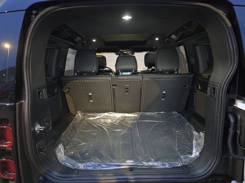 New 2025 Land Rover Defender 110 X-Dynamic SE image 28