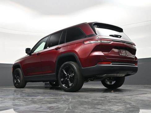 Used 2025 Jeep Grand Cherokee Limited w/ Black Appearance Package RWD image 23