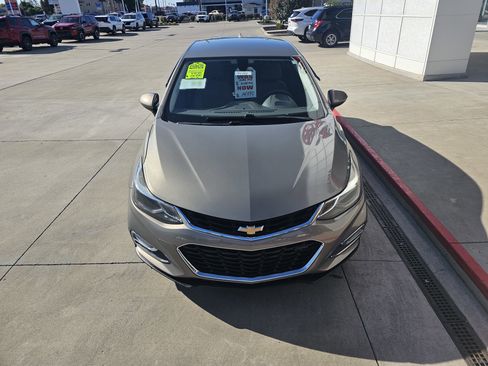 Used 2018 Chevrolet Cruze LT w/ Convenience Package image 12