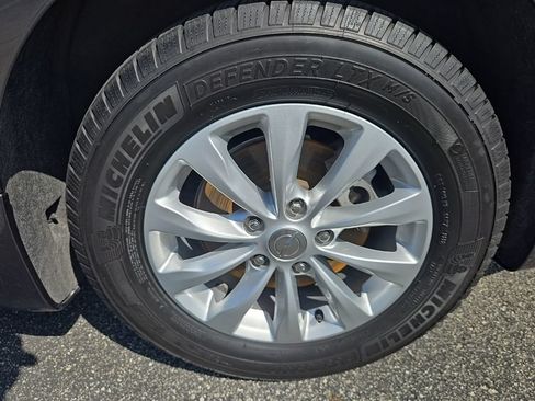 Used 2019 Chrysler Pacifica Touring-L FWD image 16