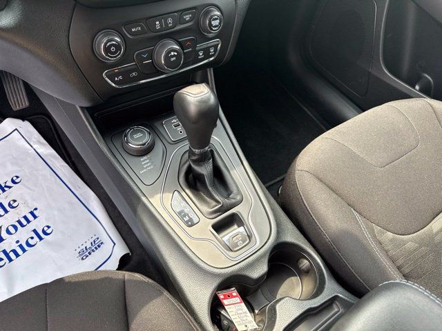 Used 2022 Jeep Cherokee Latitude AWD/4WD image 27