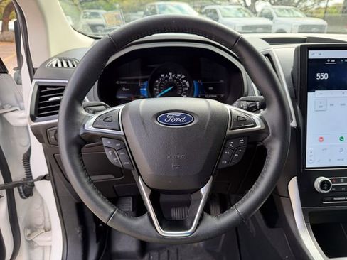 Used 2024 Ford Edge SEL w/ Convenience Package image 9