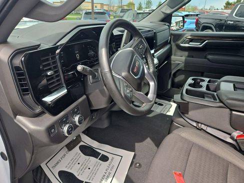 Used 2024 GMC Sierra 1500 Elevation AWD/4WD image 2