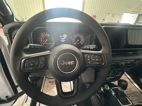 Used 2025 Jeep Gladiator Mojave image 20