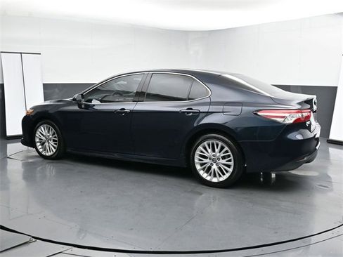 Used 2018 Toyota Camry L image 3