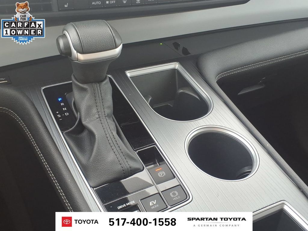 Used 2025 Toyota Sienna XLE FWD image 23