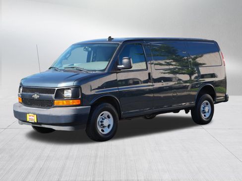 Used 2017 Chevrolet Express 2500 RWD image 3