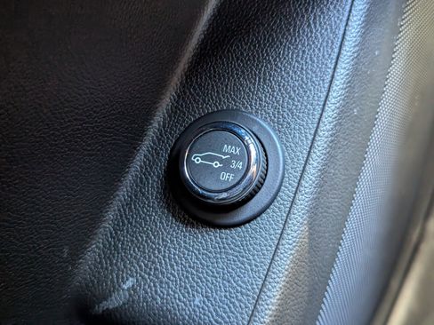 Used 2023 Chevrolet Traverse LT image 33