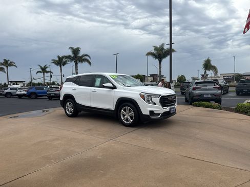 Used 2024 GMC Terrain SLE FWD image 3