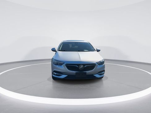 Used 2018 Buick Regal Essence w/ Driver Confidence Package #1 AWD/4WD image 3