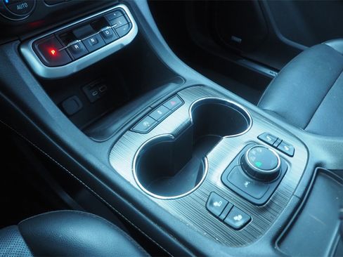 Used 2023 GMC Acadia SLT image 9