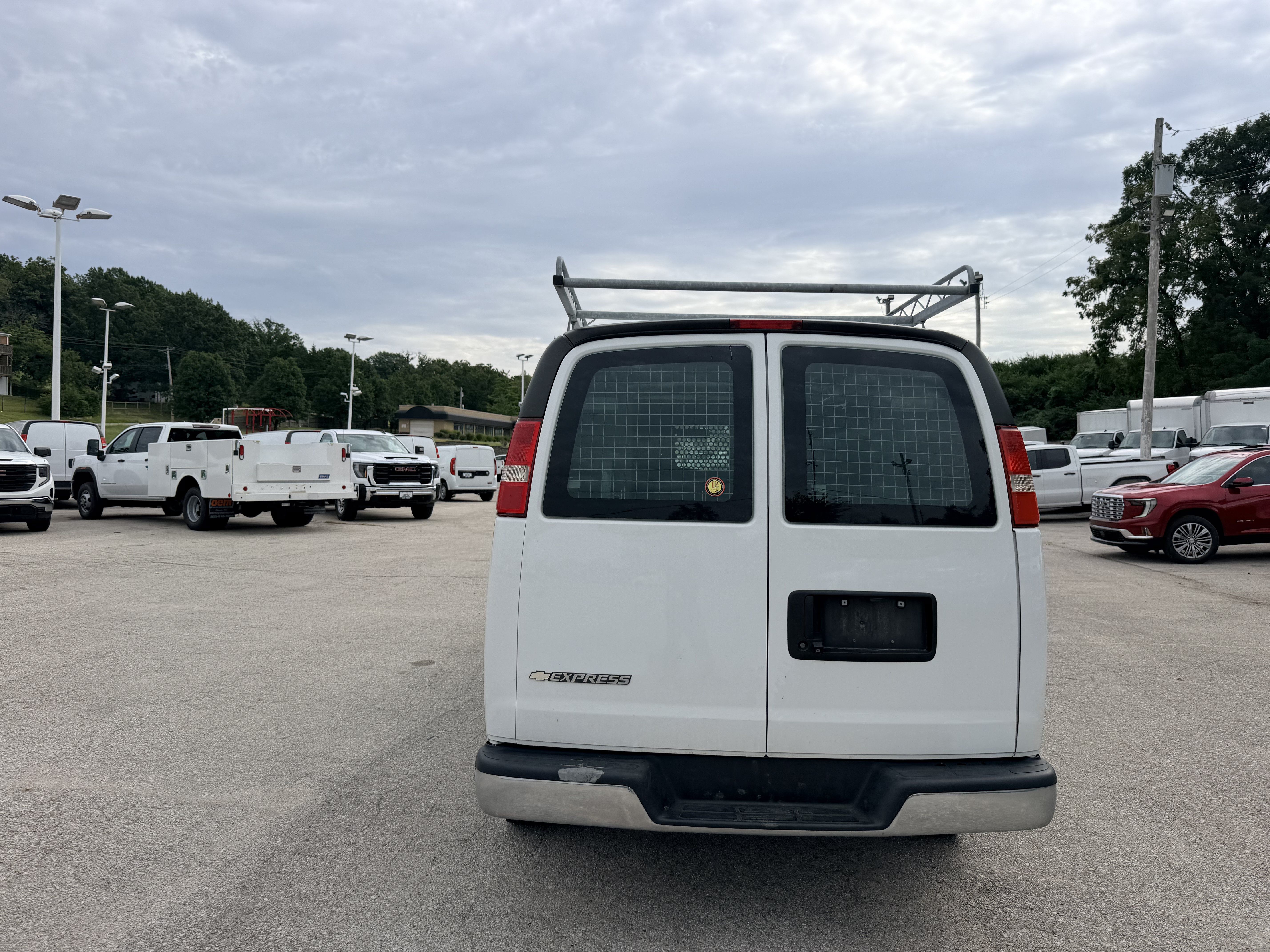 Used 2019 GMC Savana 2500 w/ Driver Convenience Package RWD image 5