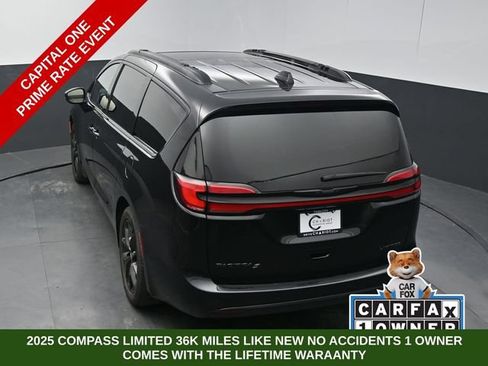 Used 2025 Chrysler Pacifica Limited FWD image 50