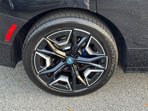 Used 2023 BMW iX xDrive50 w/ Premium Package image 17