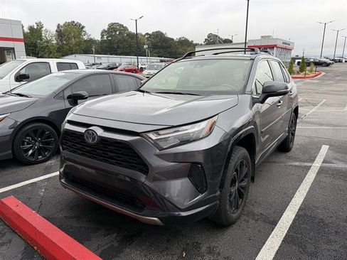 Used 2022 Toyota RAV4 SE image 1