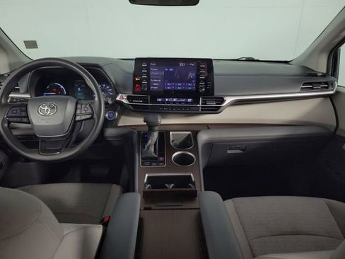 Used 2024 Toyota Sienna LE image 26