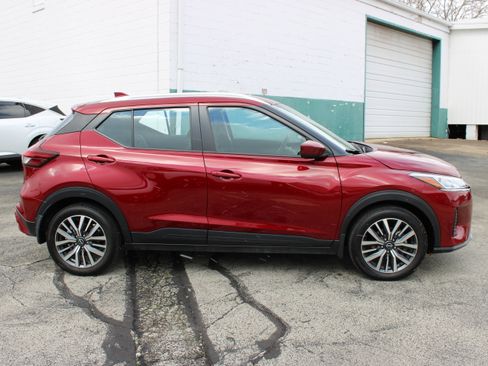 Certified 2024 Nissan Kicks SV image 7