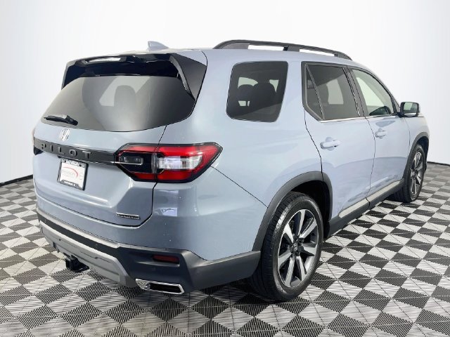 Used 2025 Honda Pilot Touring image 8