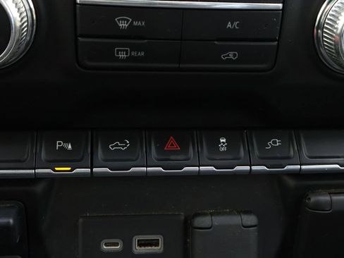 Used 2021 GMC Sierra 3500 4x4 Crew Cab w/ Convenience Package image 26