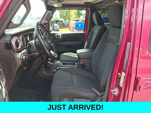 Used 2022 Jeep Wrangler Unlimited Sahara AWD/4WD image 13