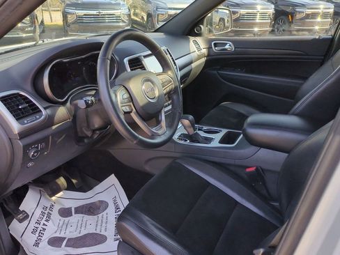 Used 2017 Jeep Grand Cherokee Altitude image 12