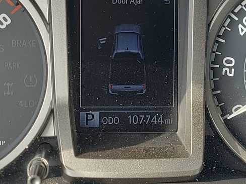 Used 2017 Toyota Tacoma Limited image 16