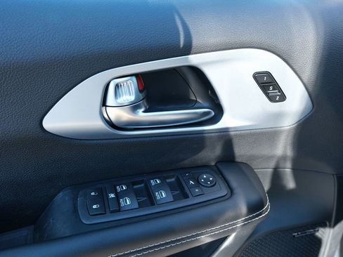 New 2026 Chrysler Pacifica Limited w/ Uconnect Theater Family Group image 27