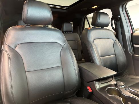 Used 2017 Ford Explorer XLT w/ Equipment Group 202A image 17