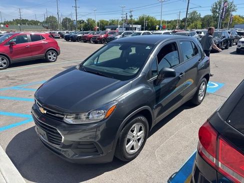 Used 2019 Chevrolet Trax LS w/ LPO, Cargo Package FWD image 1