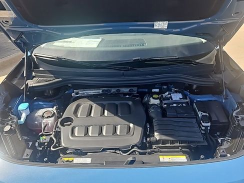 New 2025 Volkswagen Tiguan SE image 10