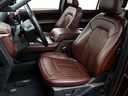 Used 2024 Ford Expedition Limited image 9