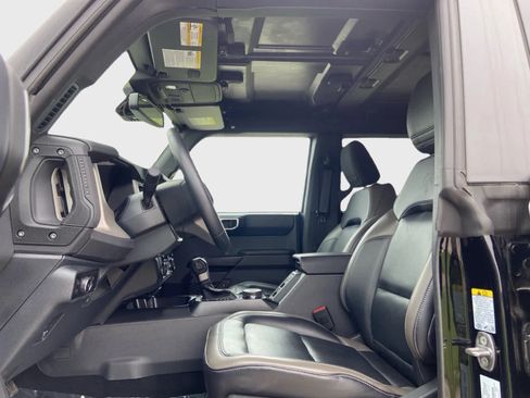 Used 2025 Ford Bronco Outer Banks AWD/4WD image 16