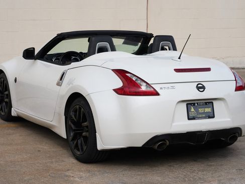 Used 2010 Nissan 370Z Touring RWD image 35