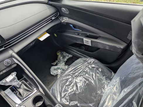 New 2026 Hyundai Elantra SE FWD image 16