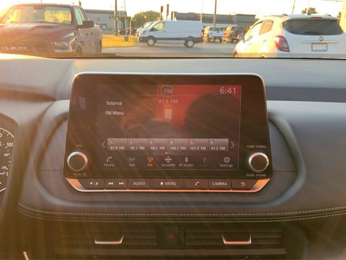Used 2024 Nissan Rogue SV AWD/4WD image 13