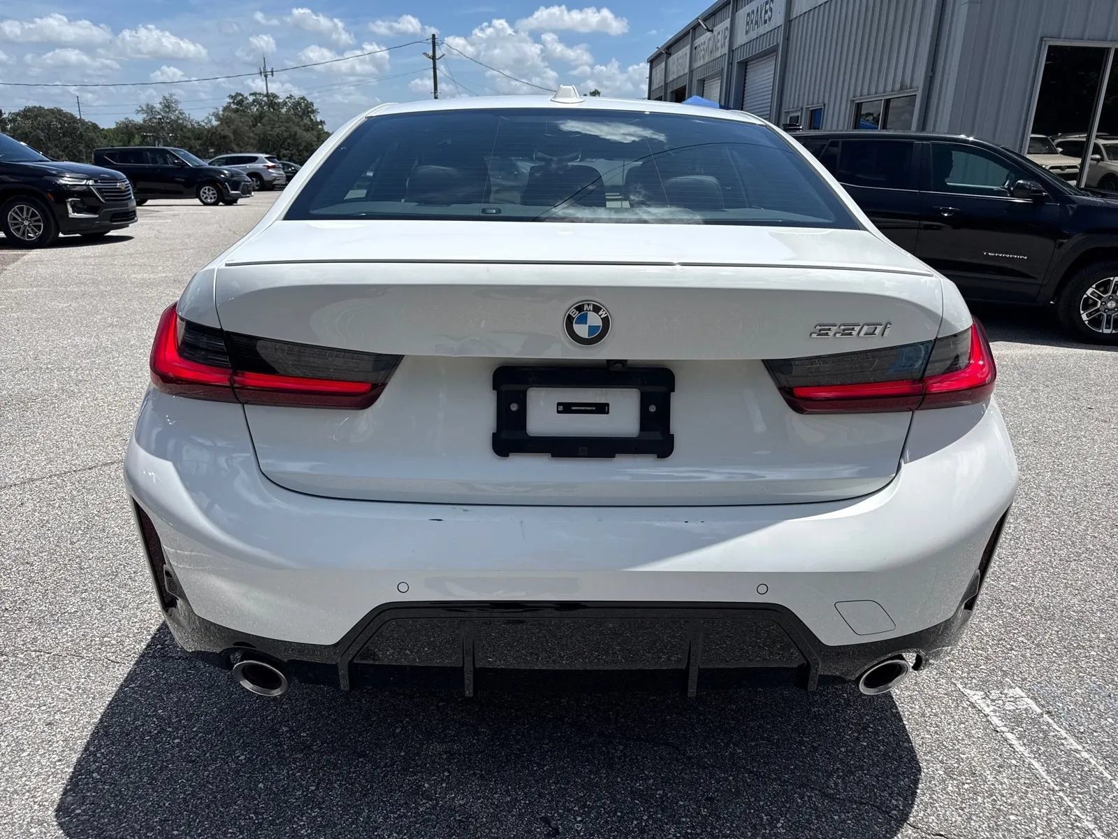 Used 2026 BMW 330i Sedan w/ M Sport Package RWD image 11