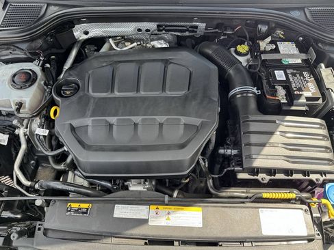 Used 2022 Volkswagen GTI SE w/ SE Leather Package FWD image 10