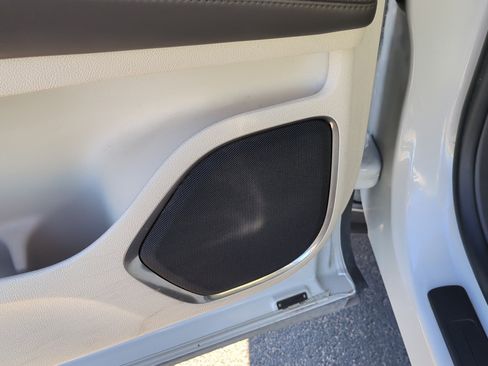 Used 2020 Lincoln Nautilus Reserve w/ Equipment Group 201A image 13