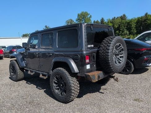 Used 2018 Jeep Wrangler Unlimited Sahara AWD/4WD image 5