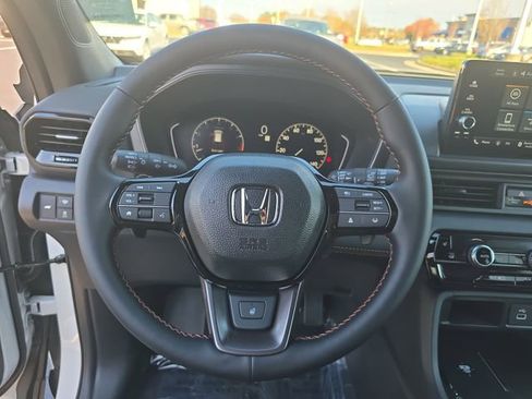 New 2025 Honda Pilot TrailSport image 18