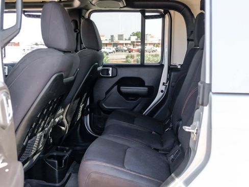 Used 2023 Jeep Gladiator Mojave AWD/4WD image 41