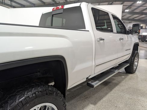Used 2018 GMC Sierra 2500 Denali image 3