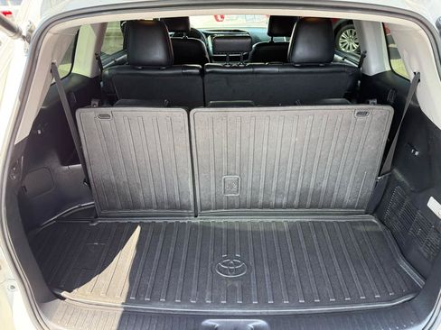 Used 2019 Toyota Highlander XLE AWD/4WD image 20